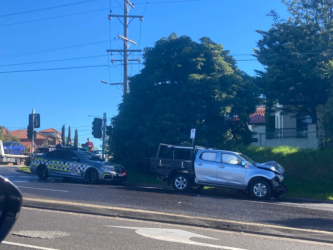 Three car collision on Williamsons Road, Templestowe Lower