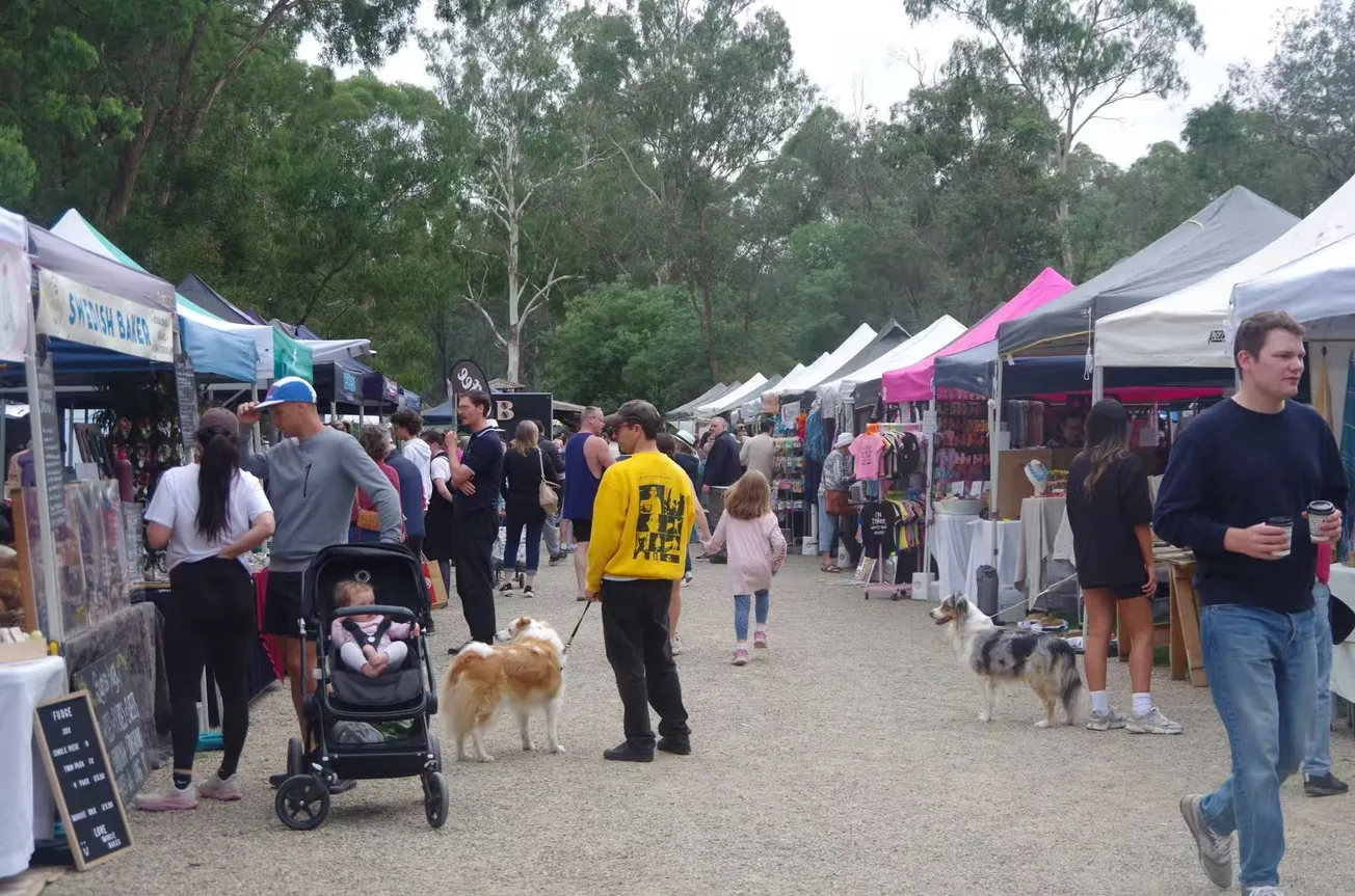 Warrandyte Riverside Market draws crowds to the Yarra River